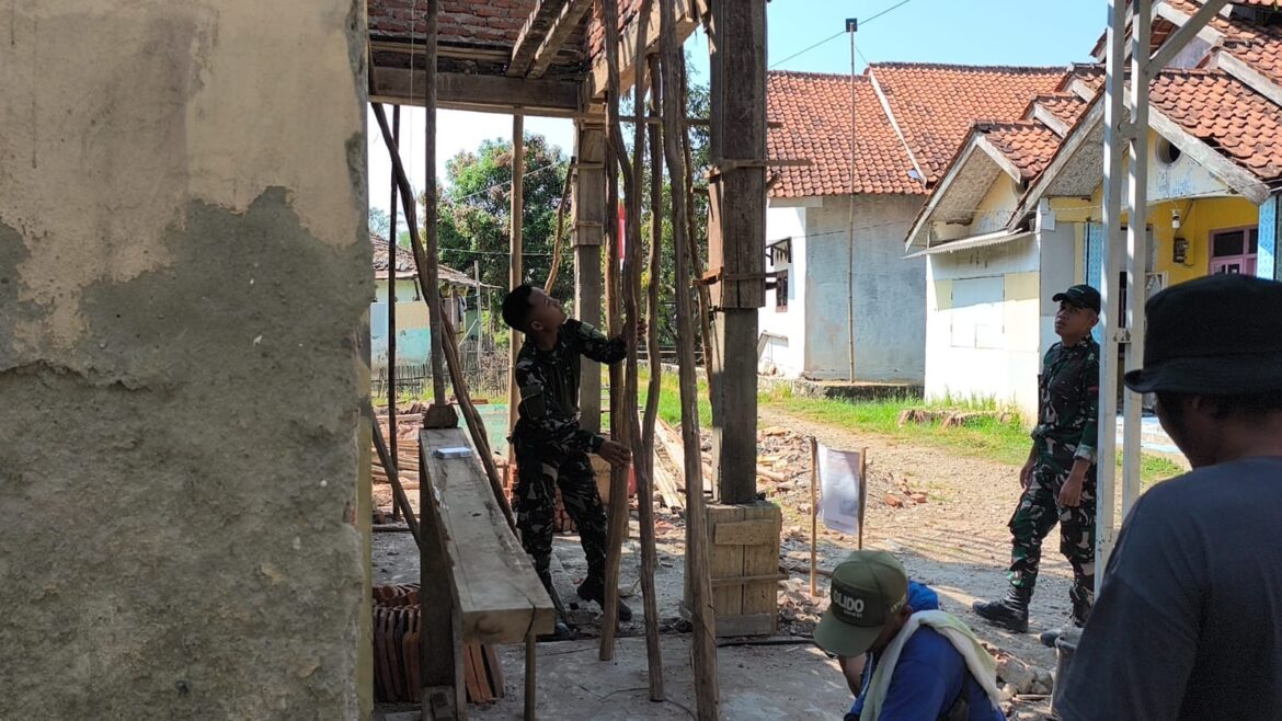 Wujud Kepedulian TNI untuk Rakyat, Rehabilitasi RTLH Rumah Bapak Rasta di TMMD ke-129 Terus Dikebut Hingga 57 Persen