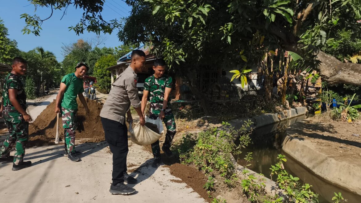 Tak Hanya Bangun Jalan, Satgas TMMD ke-129 Kodim 0620/Kab. Cirebon Rapikan Bahu Jalan untuk Tingkatkan Keselamatan Pengguna