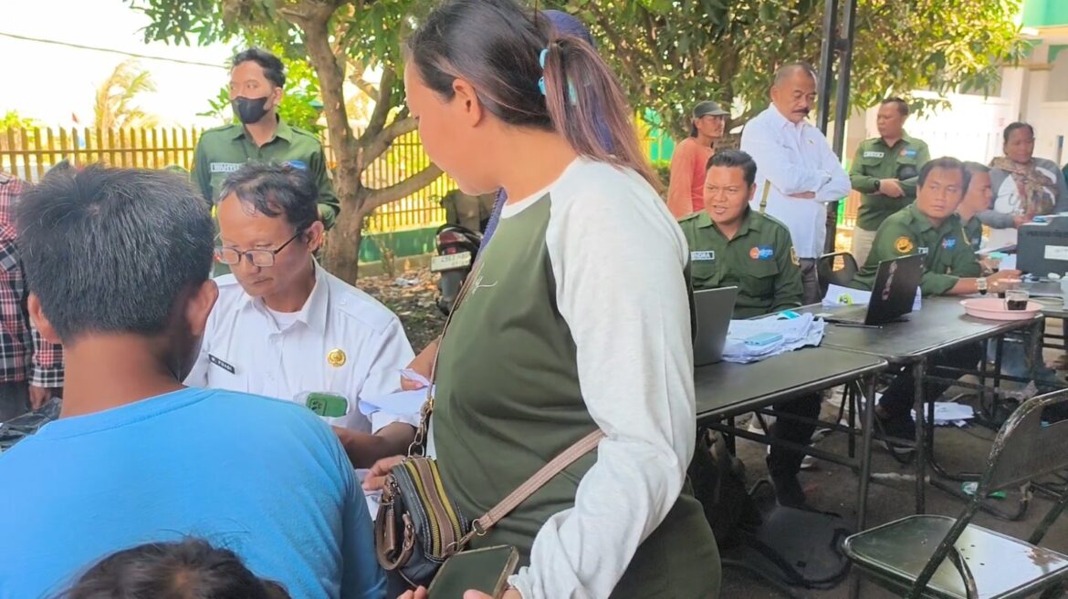 TMMD ke-129 Kodim 0620/Kab. Cirebon Hadirkan Layanan Administrasi Kependudukan, Warga Desa Luwung Kencana Kini Lebih Mudah Urus KIA, KTP, Akta Kelahiran, dan KK